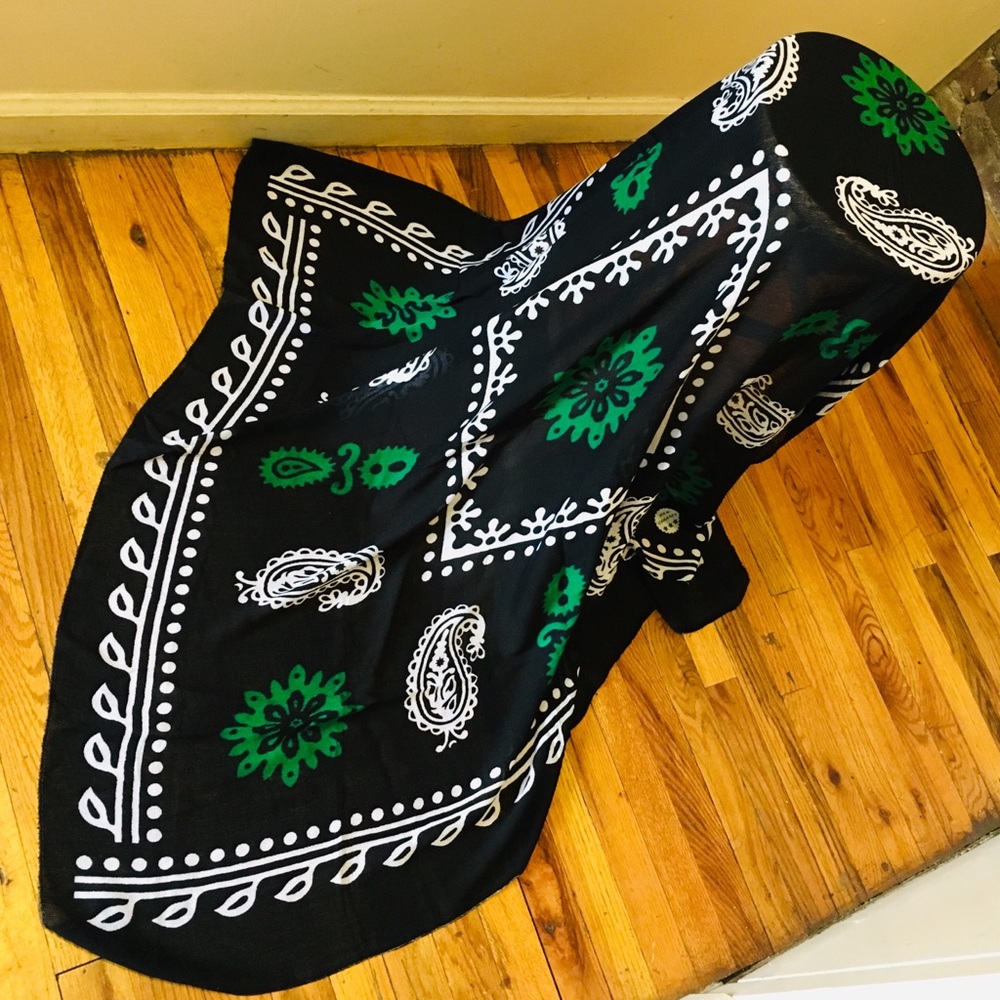 Square cotton scarf with green flower - Picture 1 of 8